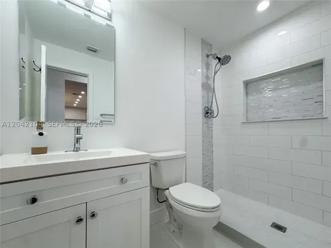 1319 NW 40th Street Miami FL 33142