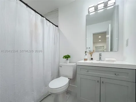 1319 NW 40th Street Miami FL 33142