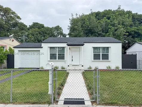 1319 NW 40th Street Miami FL 33142