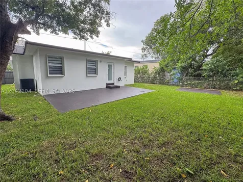 1319 NW 40th Street Miami FL 33142