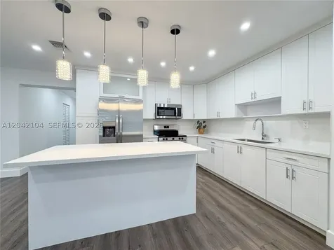 1319 NW 40th Street Miami FL 33142
