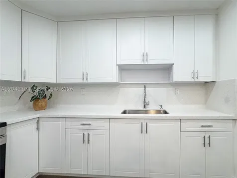 1319 NW 40th Street Miami FL 33142