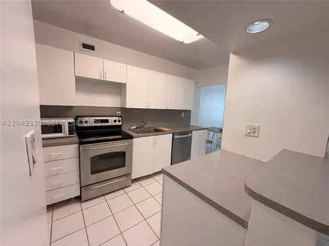 100 Lincoln Road Miami Beach FL 33139