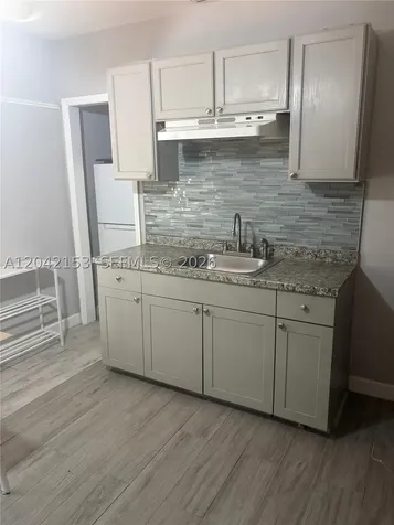 6837 SW 39th Terrace Miami FL 33155