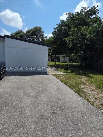 16 Allen Road West Park FL 33023