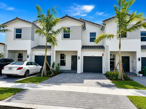 114 SW 184th Place Pembroke Pines FL 33029