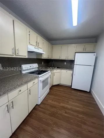 6141 W 22nd Court Hialeah FL 33016