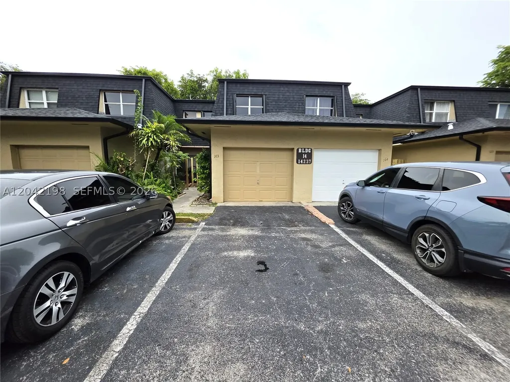 14237 SW 94th Cir Lane Miami FL 33186