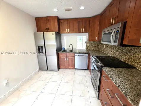 14237 SW 94th Cir Lane Miami FL 33186
