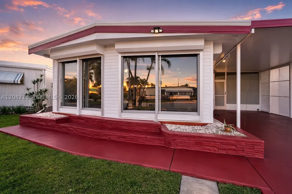 2260 SW 85th Way Davie FL 33324