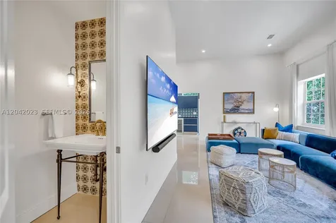 30 NE 44th Street Miami FL 33137