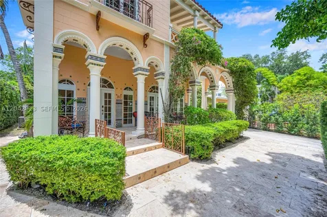 30 NE 44th Street Miami FL 33137
