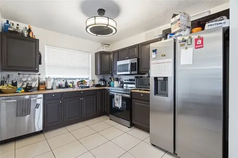 10327 NW 9th St Circle Miami FL 33172
