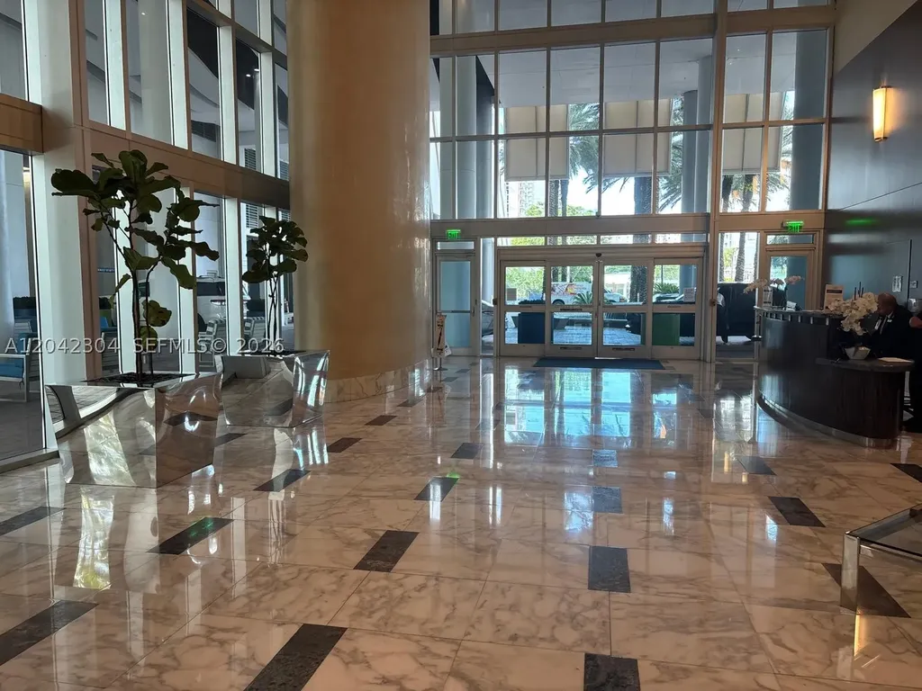 185 SW 7th Street Miami FL 33130