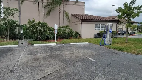 9877 Nob Hill Lane Sunrise FL 33351