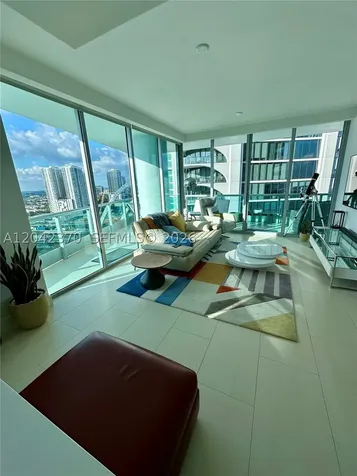 900 Biscayne Boulevard Miami FL 33132
