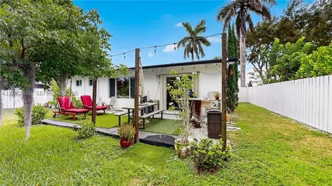 121 NE 18th Street Homestead FL 33030