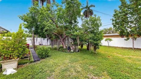 121 NE 18th Street Homestead FL 33030