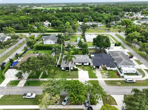 121 NE 18th Street Homestead FL 33030