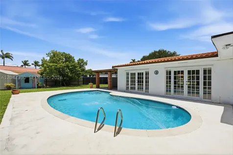 8197 W 14th Court Hialeah FL 33014