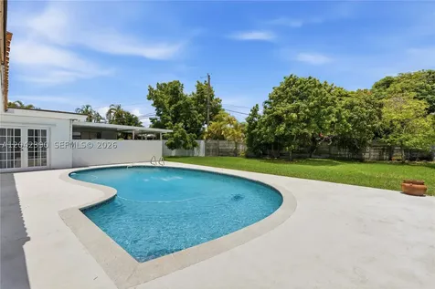 8197 W 14th Court Hialeah FL 33014