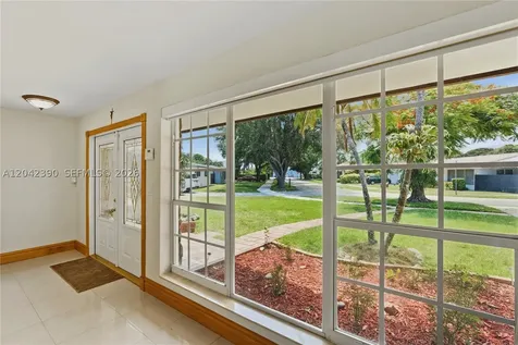 8197 W 14th Court Hialeah FL 33014