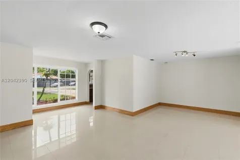 8197 W 14th Court Hialeah FL 33014
