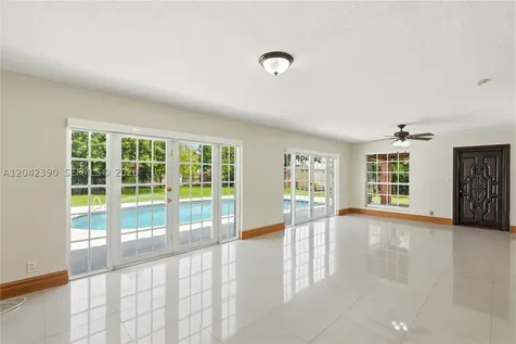 8197 W 14th Court Hialeah FL 33014
