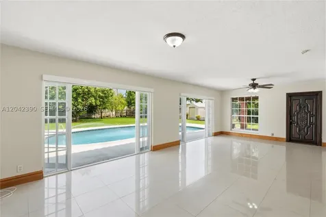 8197 W 14th Court Hialeah FL 33014