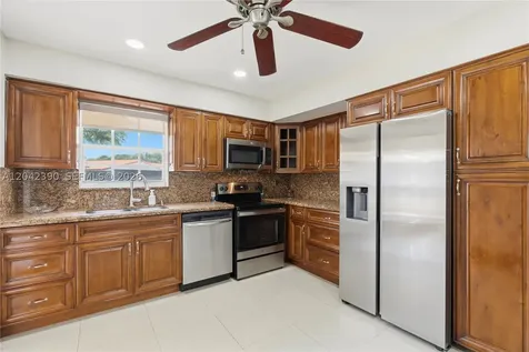 8197 W 14th Court Hialeah FL 33014