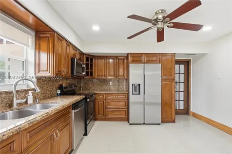 8197 W 14th Court Hialeah FL 33014