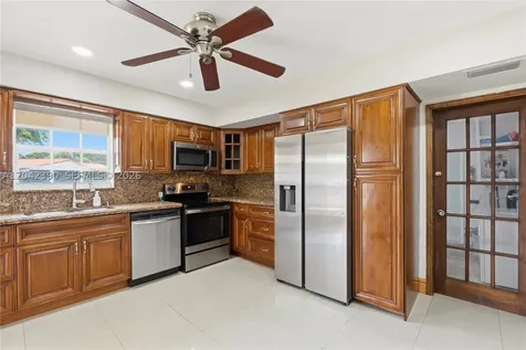 8197 W 14th Court Hialeah FL 33014