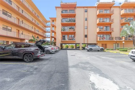 1800 W 54th Street Hialeah FL 33012