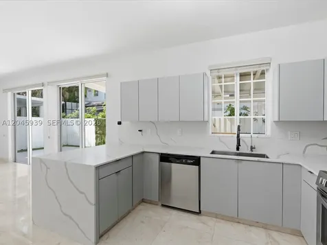 11274 NW 43rd Terrace Doral FL 33178