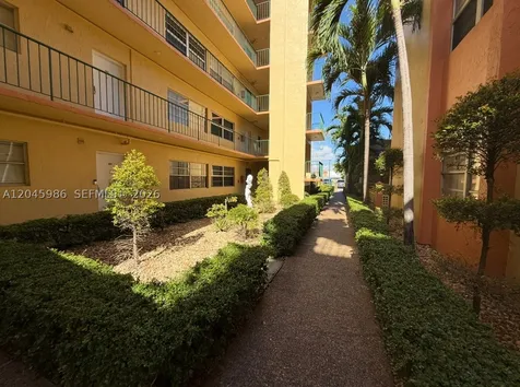 1975 W 44th Place Hialeah FL 33012