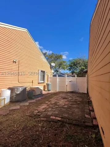 1430 SW 85th Terrace Pembroke Pines FL 33025