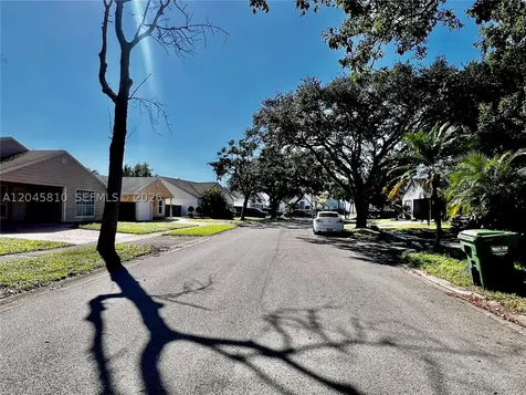 1430 SW 85th Terrace Pembroke Pines FL 33025