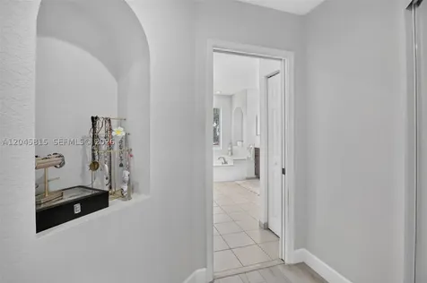 981 Waterside Circle Weston FL 33327