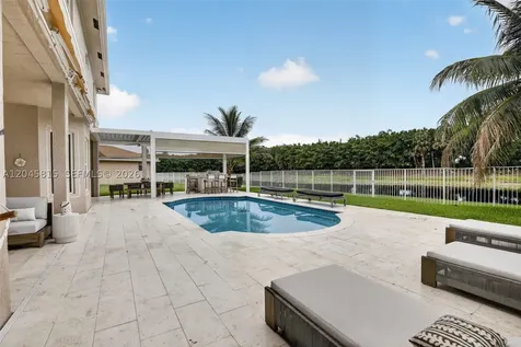981 Waterside Circle Weston FL 33327