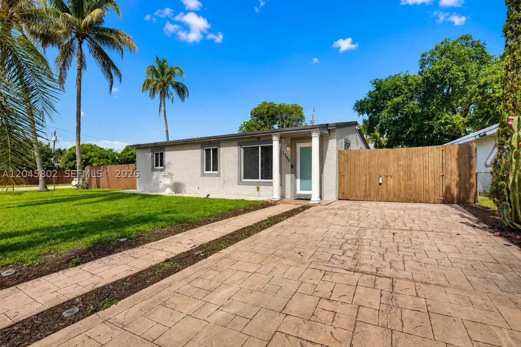 1300 N 70th Terrace Hollywood FL 33024