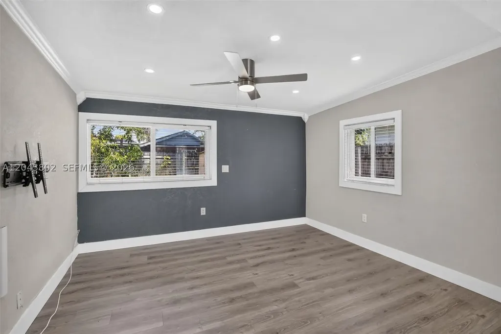 1300 N 70th Terrace Hollywood FL 33024