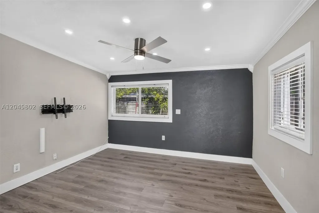 1300 N 70th Terrace Hollywood FL 33024