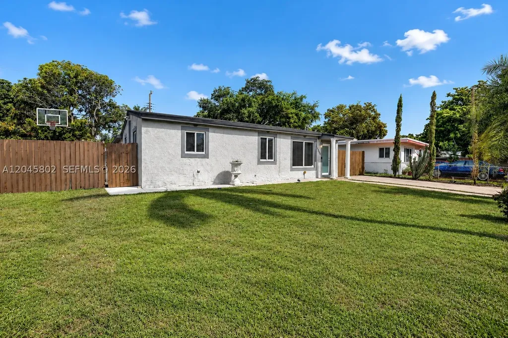 1300 N 70th Terrace Hollywood FL 33024