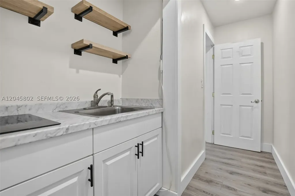 1300 N 70th Terrace Hollywood FL 33024