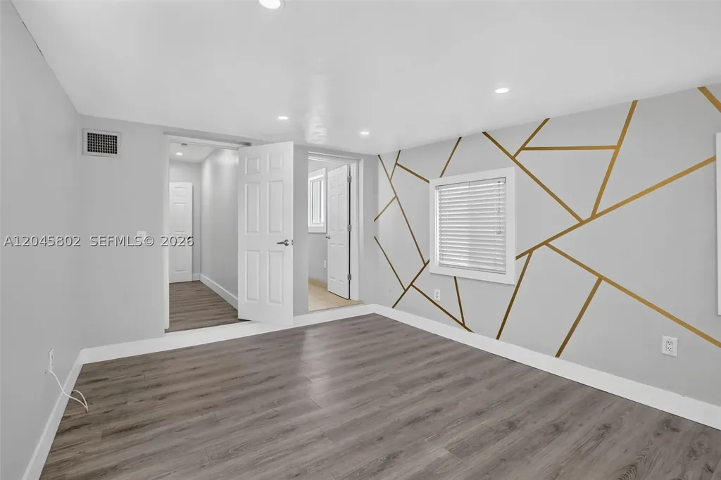 1300 N 70th Terrace Hollywood FL 33024