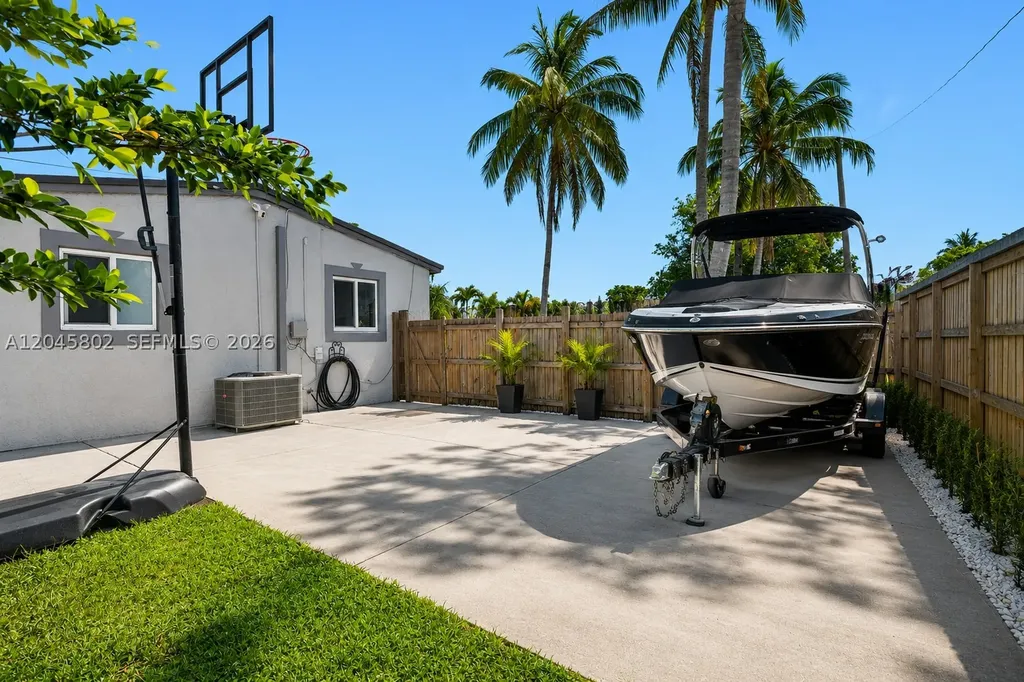 1300 N 70th Terrace Hollywood FL 33024
