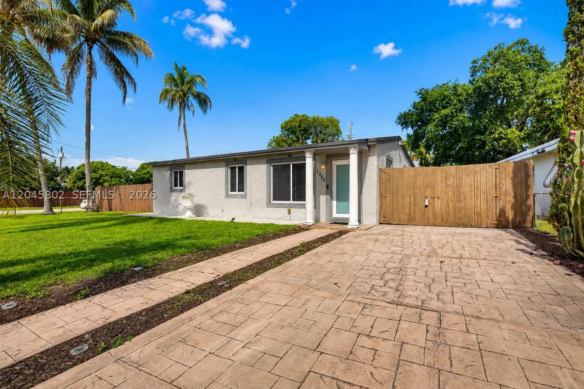 1300 N 70th Terrace Hollywood FL 33024