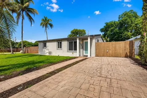 1300 N 70th Terrace Hollywood FL 33024