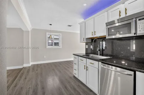 1300 N 70th Terrace Hollywood FL 33024