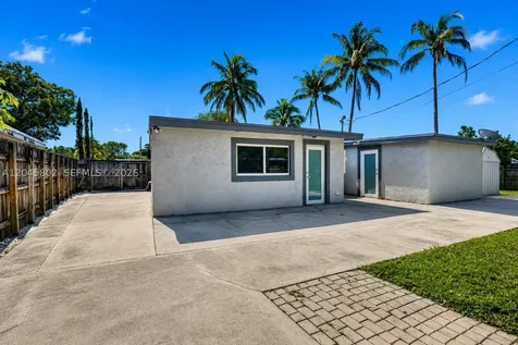 1300 N 70th Terrace Hollywood FL 33024